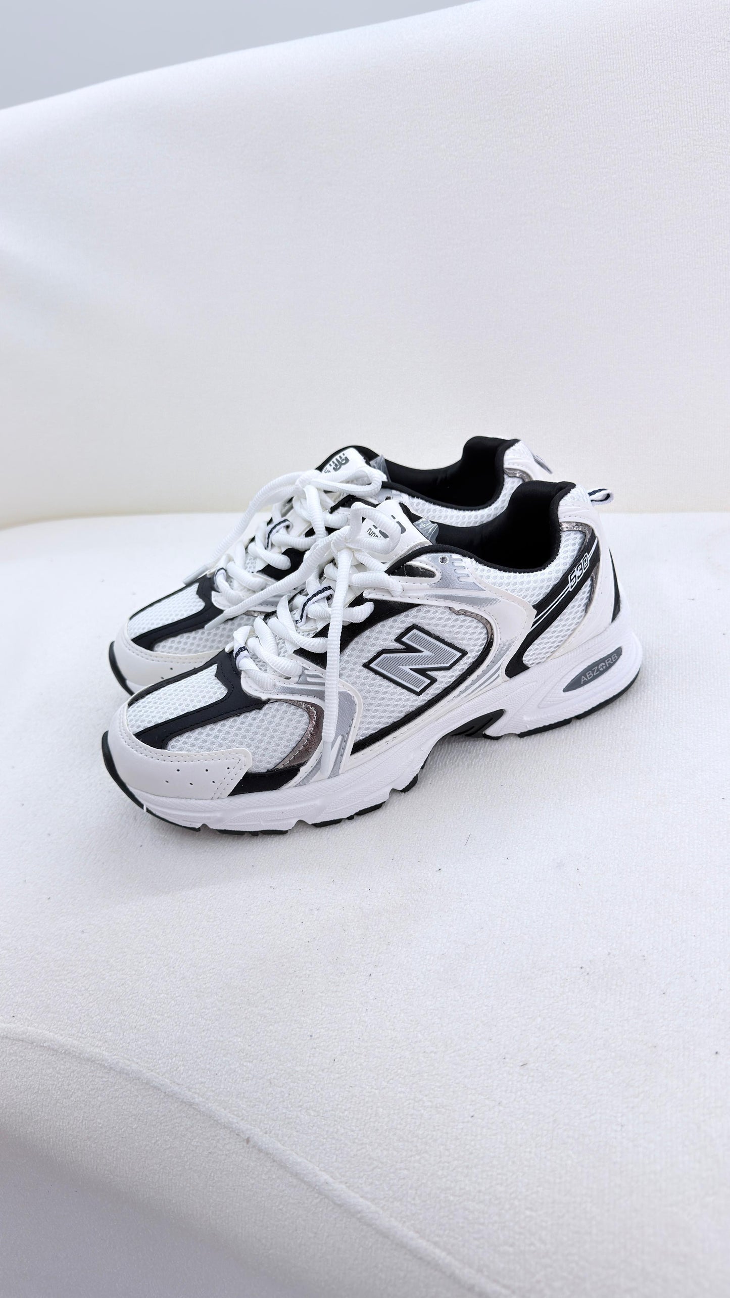 NB 530 LINHA LUXO BRANCO PRETO