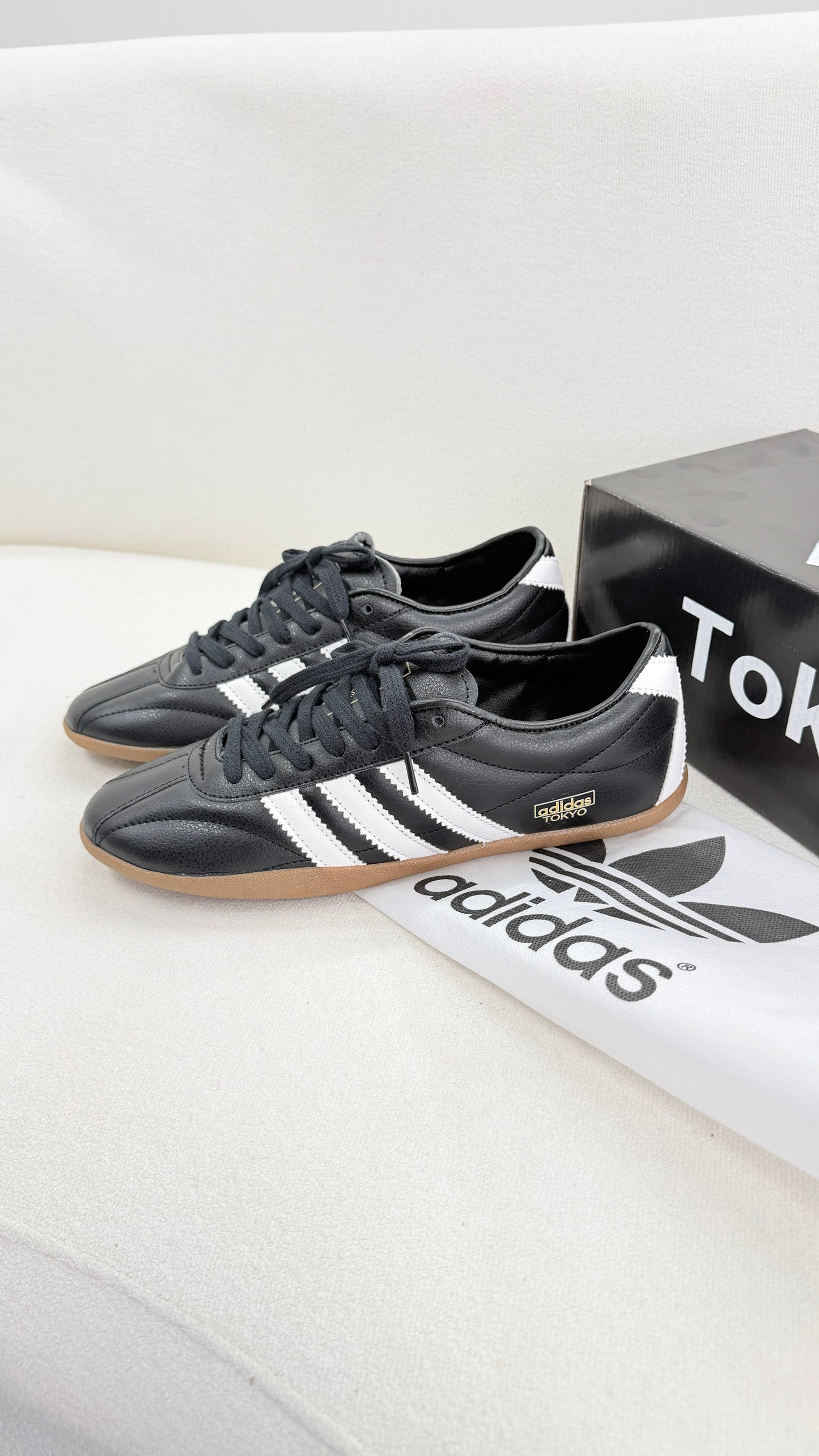 Ad Tokyo Preto branco