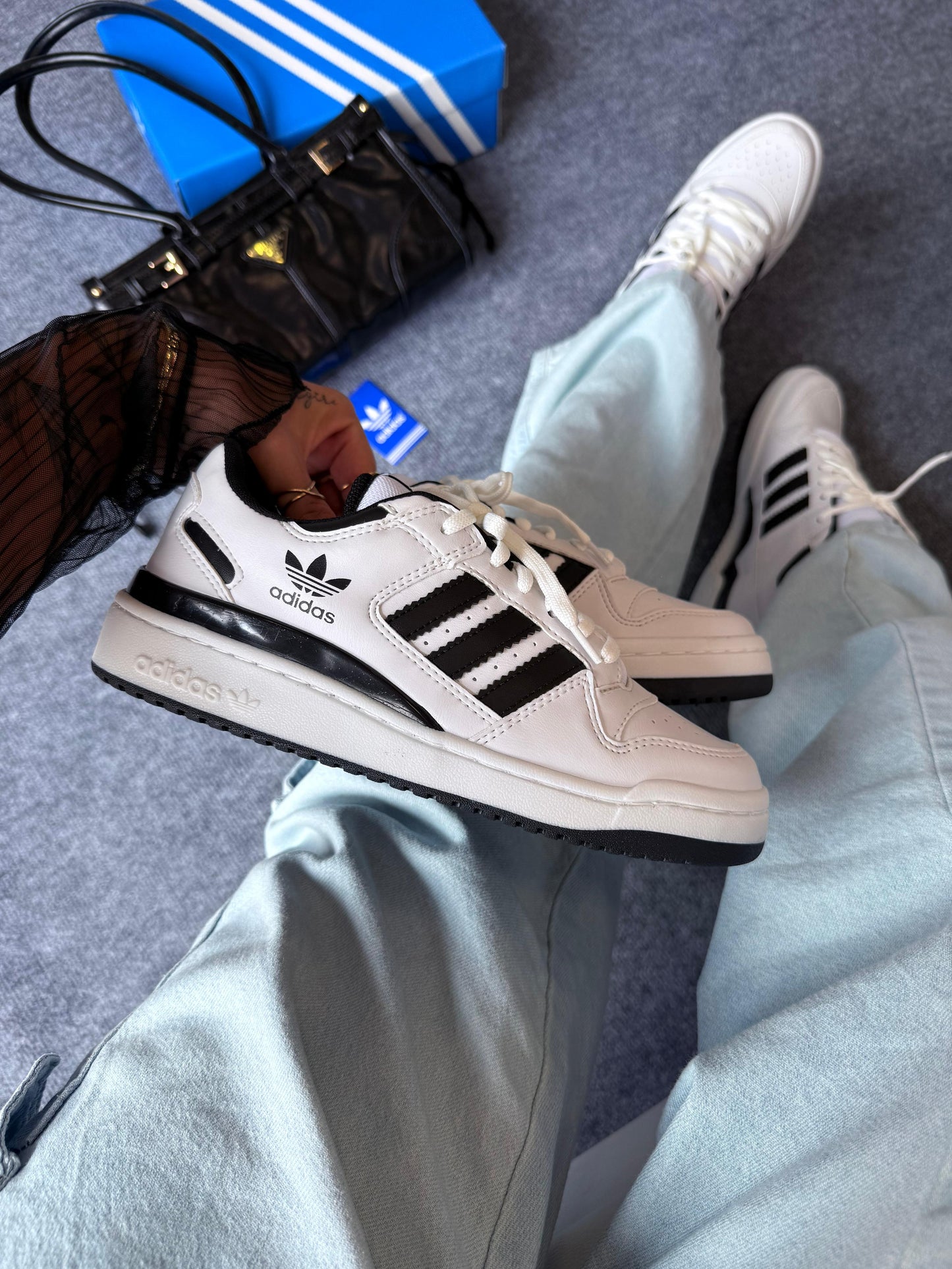 Forum low branco preto