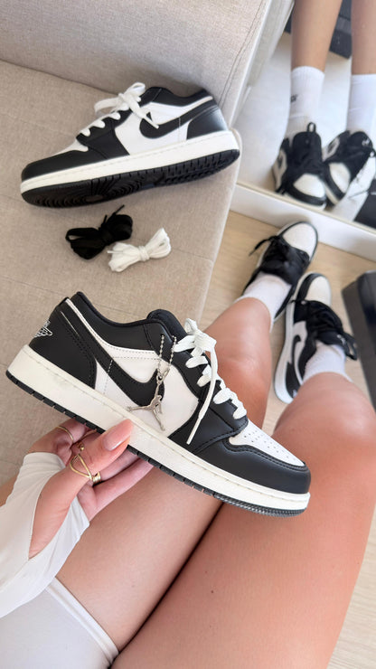 TENIS JORDAN BRANCO PRETO