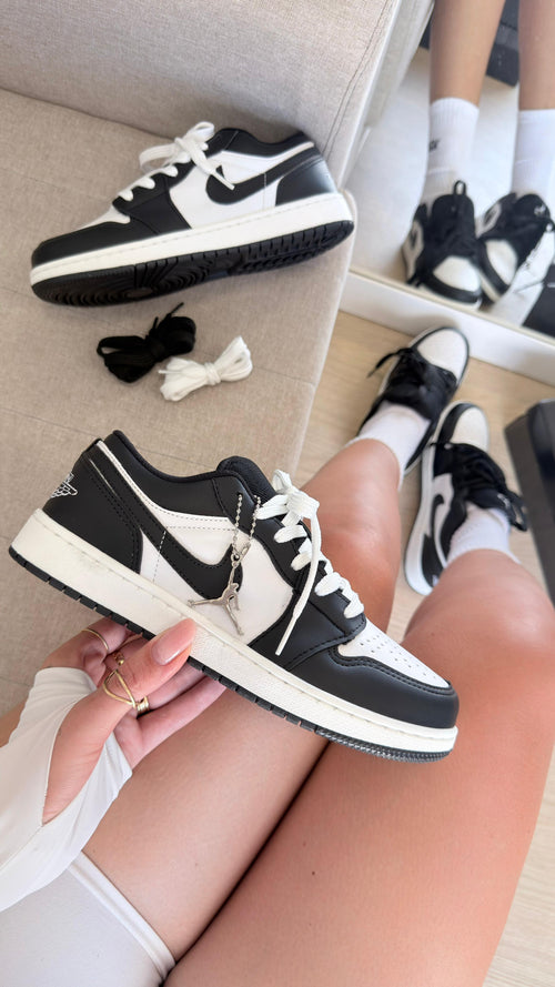 TENIS JORDAN BRANCO PRETO