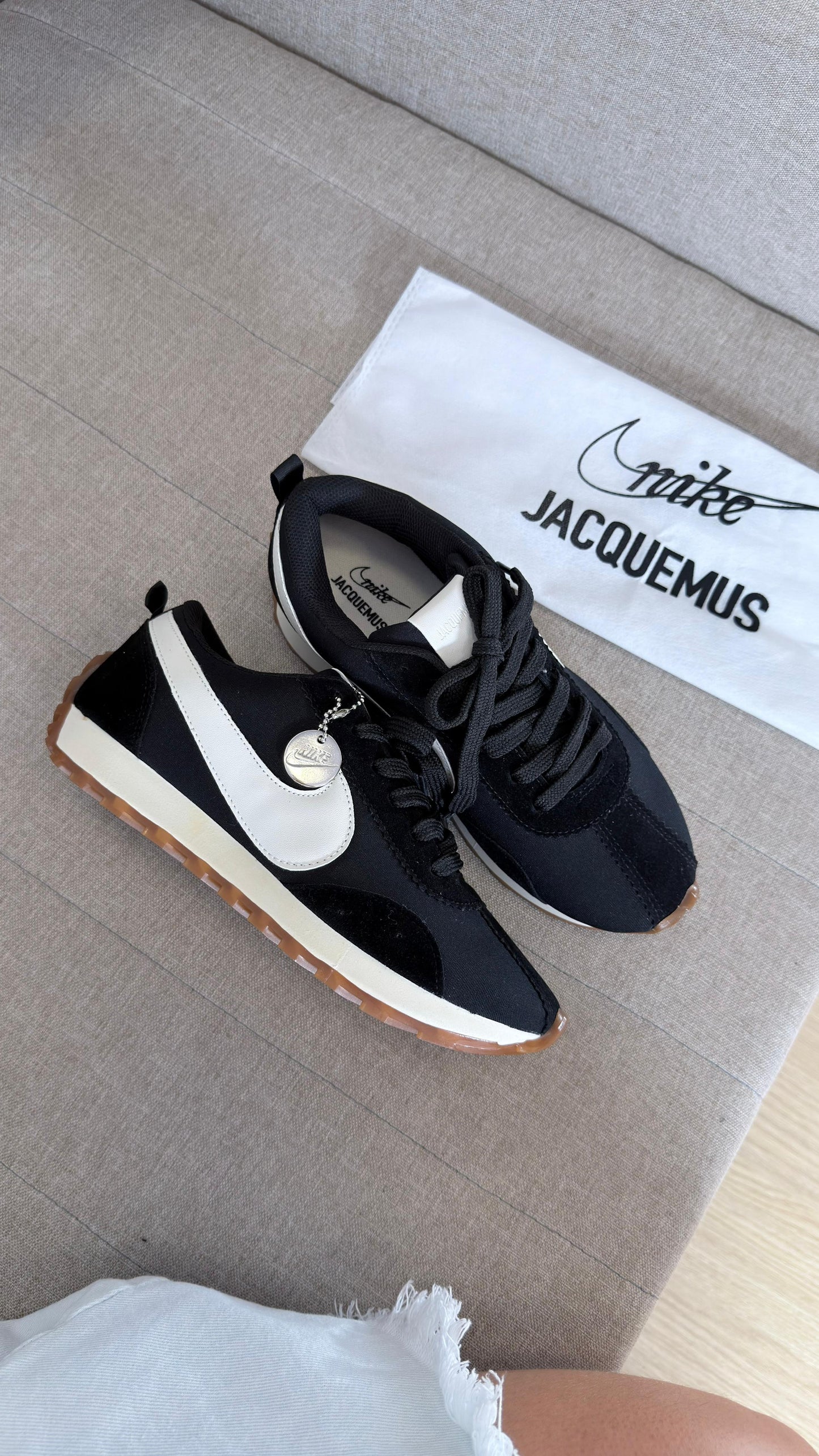 TENIS JACQUEMUS PRETO BRANCO