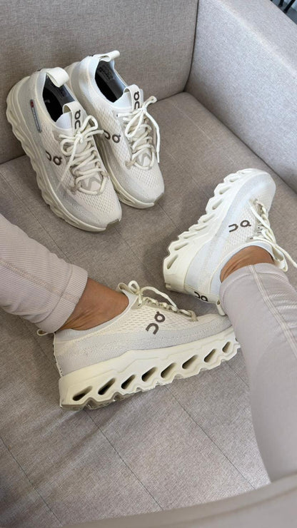 On cloud knit off white