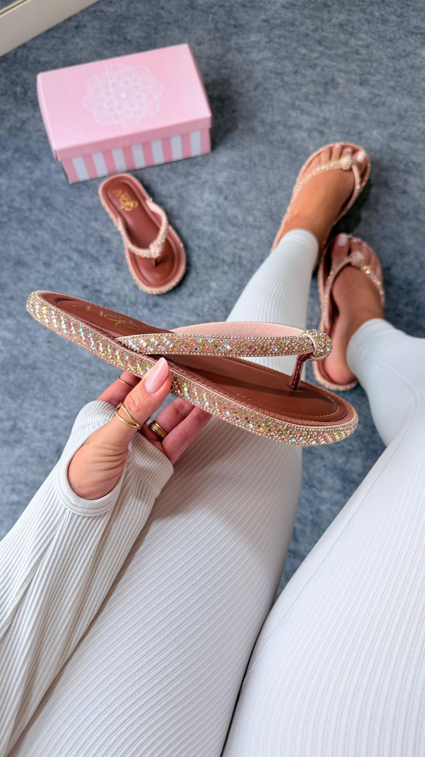CHINELO BRILHANCE CARAMELO