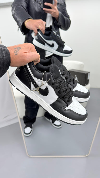 TENIS JORDAN BRANCO PRETO