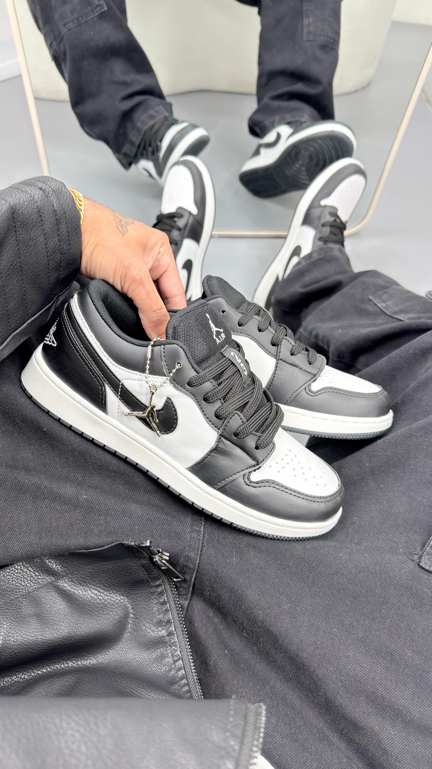 TENIS JORDAN BRANCO PRETO