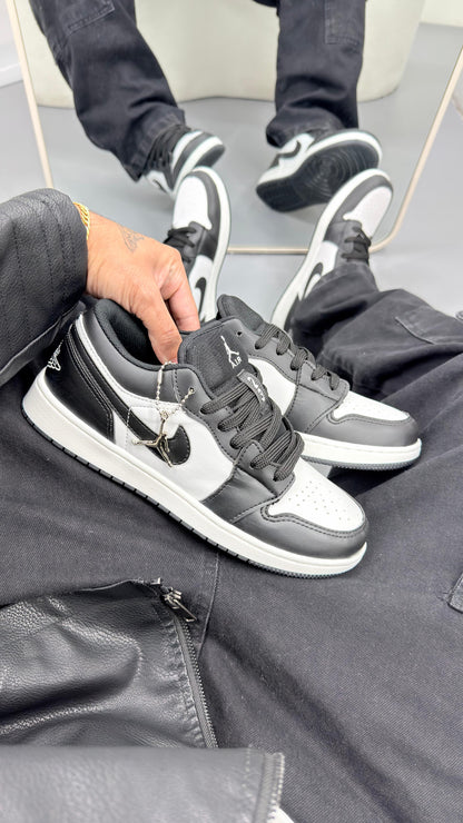 TENIS JORDAN BRANCO PRETO